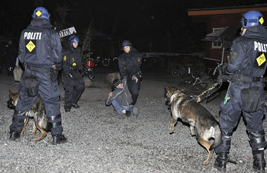 Vorgeschmack auf Präventionsmaßnahmen: Scharfe Hunde, Reizgas un...