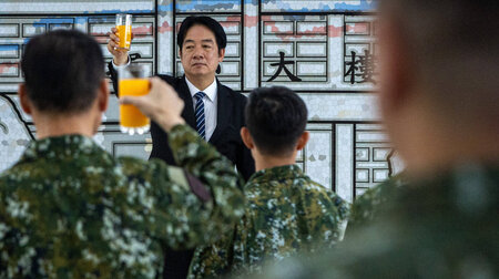 Taiwans Präsident Lai bei einem Truppenbesuch (Kaohsiung City, 1... Taiwans Präsident Lai bei einem Truppenbesuch (Kaohsiung City, 1...