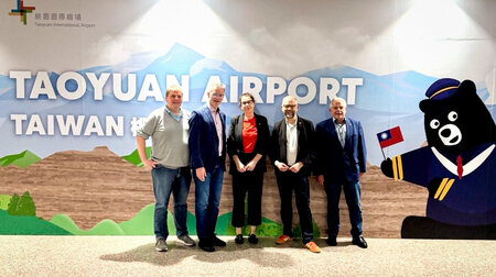Die Bundestagsabgeordneten Till Steffen (Grüne), Klaus-Peter Wil... Die Bundestagsabgeordneten Till Steffen (Grüne), Klaus-Peter Wil...