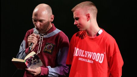 Da, hört mal was Gutes: Andreas Gläser (l.) liest Da, hört mal was Gutes: Andreas Gläser (l.) liest