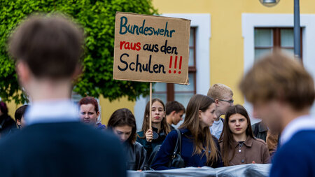 Schülerstreik gegen Wehrpflicht am 8. Mai Schülerstreik gegen Wehrpflicht am 8. Mai