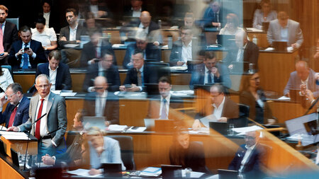 Finanzminister Marterbauer präsentierte den Entwurf am Mittwoch ...