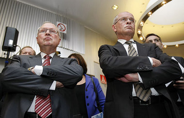 Gesamtmetallchef Kannegiesser (l.) und der IG-Metall-Vorsitzende...