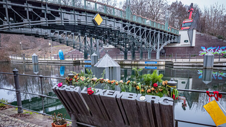 Gedenkort für Rosa Luxemburg am Landwehrkanal vor der Lichtenste...