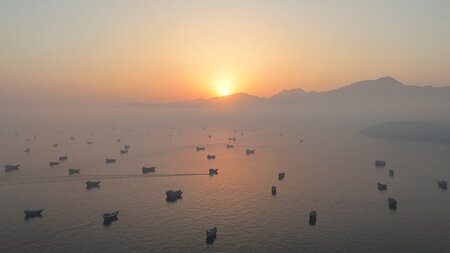 Sonnenaufgang über der Straße von Hormus (Musandam, 15.6.2026)
