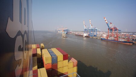 Aus Bremerhaven könnten bald nicht mehr nur Container-, sondern ... Aus Bremerhaven könnten bald nicht mehr nur Container-, sondern ...