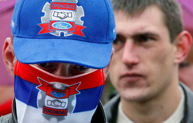 Proteste von Ford-Arbeitern bei St. Petersburg gegen die Einführ...