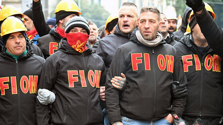 Im Streik: Metallarbeiter der FIOM in Genua am 4. Dezember 2025 Im Streik: Metallarbeiter der FIOM in Genua am 4. Dezember 2025