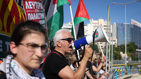 Völkermörder unerwünscht: Protest gegen ein israelisches Kreuzfa... Völkermörder unerwünscht: Protest gegen ein israelisches Kreuzfa...