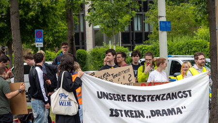 Die Situation ist dramatisch und existentiell. Deshalb protestie... Die Situation ist dramatisch und existentiell. Deshalb protestie...