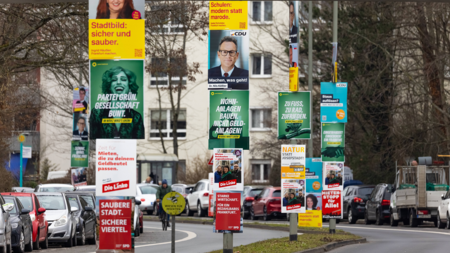 Politik zum Aufhängen: Plakatwahlkampf in Frankfurt am Main (2.2... Politik zum Aufhängen: Plakatwahlkampf in Frankfurt am Main (2.2...