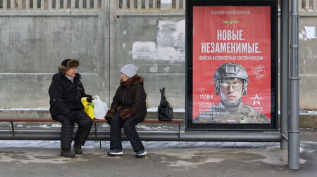 Werbung für den russischen Militärdienst in Jewpatorija auf der ... Werbung für den russischen Militärdienst in Jewpatorija auf der ...