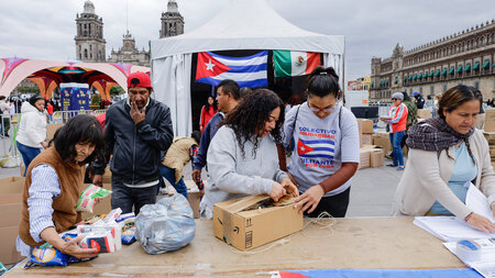 Solidarität mit Kuba: Spendensammlung auf dem Zócalo-Platz in Me... Solidarität mit Kuba: Spendensammlung auf dem Zócalo-Platz in Me...