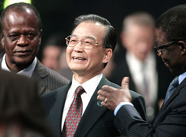 Der chinesische Premierminister Wen Jiabao im Gespräch mit Mitgl...