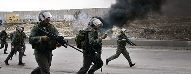 Israelisches Militär im Einsatz gegen palästinensische Demonstra...