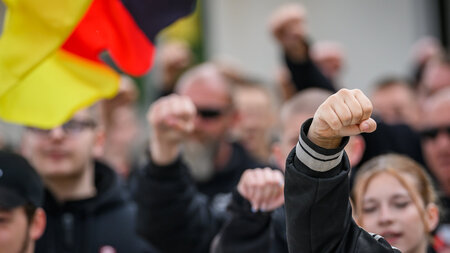 Teilnehmer einer rechten Kundgebung im brandenburgischen Eberswa... Teilnehmer einer rechten Kundgebung im brandenburgischen Eberswa...