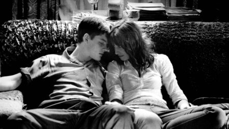 Sam Riley und Alexandra Maria Lara als Ian Curtis und Annik Hono...