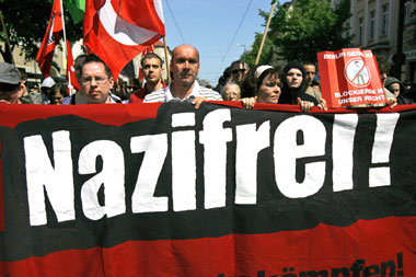 Protest gegen Neonaziaufmarsch am 1. Mai in Berlin-Köpenick Protest gegen Neonaziaufmarsch am 1. Mai in Berlin-Köpenick