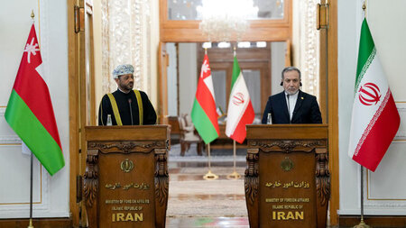 Während Washington eskaliert, bespricht Irans Außenminister Arag...