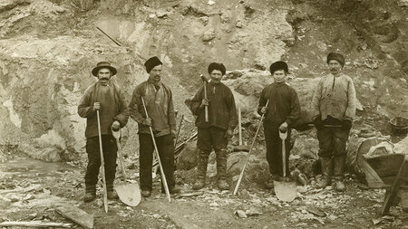 Minenarbeiter in Kirkenes 1907, aufgenommen von der Fotografin E... Minenarbeiter in Kirkenes 1907, aufgenommen von der Fotografin E...