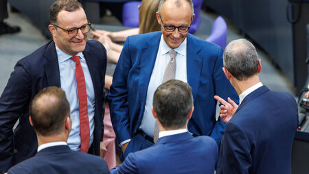 Fraktionsbildung: Spahn und Merz im Bundestag Fraktionsbildung: Spahn und Merz im Bundestag