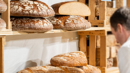 Wenn sie kein Brot haben, sollen sie es halt Sonntag nachts back...