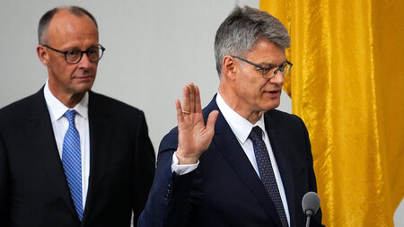 Die Wege trennen sich schon wieder: Merz beobachtet Schnieder, w... Die Wege trennen sich schon wieder: Merz beobachtet Schnieder, w...