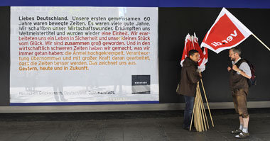 Die Beschäftigten der insolventen Karstadt-Kette verzichten auf ... Die Beschäftigten der insolventen Karstadt-Kette verzichten auf ...