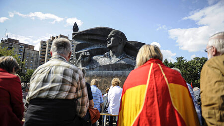 Das Denkmal für den 1944 in Buchenwald ermordeten KPD-Vorsitzend... Das Denkmal für den 1944 in Buchenwald ermordeten KPD-Vorsitzend...