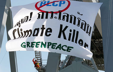 Protestaktion von Greenpeace gegen Kohlekraftwerksprojekt im Ind... Protestaktion von Greenpeace gegen Kohlekraftwerksprojekt im Ind...