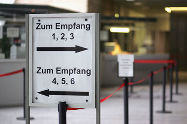 Die Ströme von Arbeitslosen werden von Staats wegen gelenkt – in... Die Ströme von Arbeitslosen werden von Staats wegen gelenkt – in...
