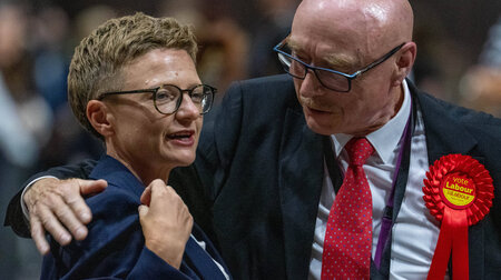 Das ist noch mal gutgegangen: Bev Craig (l.) wird neue Bürgermei...