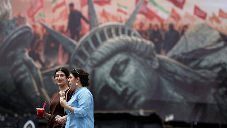 Freiheitsstatue am Boden: In Iran haben die USA seit langem jegl...