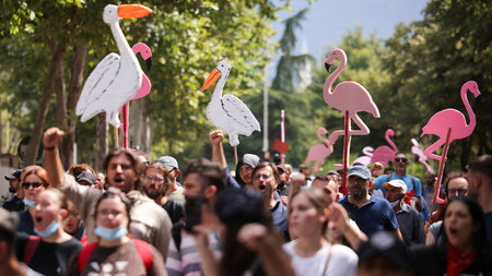 Ausdauernd: Tag für Tag protestieren Menschen in Albanien gegen ...