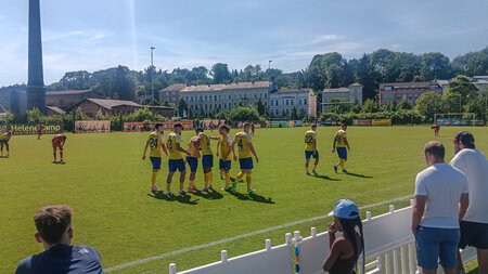 Spieler des SSC Weißenfels im klassischen Gelb-Blau Spieler des SSC Weißenfels im klassischen Gelb-Blau