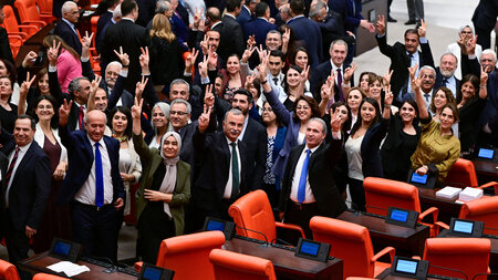 Abgeordnete der Dem-Partei feierten am Montag im Parlament die A...