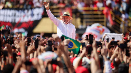 Lula gibt sich am Sonntag im Fußballstadion »1. Mai« kämpferisch... Lula gibt sich am Sonntag im Fußballstadion »1. Mai« kämpferisch...