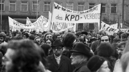 Gegen den Radikalenerlass und für die Aufhebung des KPD-Verbots ... Gegen den Radikalenerlass und für die Aufhebung des KPD-Verbots ...