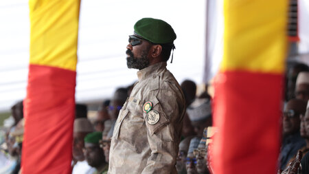 Malis Interimspräsident Assimi Goïta bei einer Militärparade (Ba...