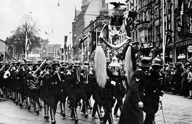 Saarbrücken, 1. März 1935: Die »Heimholung der Saar« wird mit mi... Saarbrücken, 1. März 1935: Die »Heimholung der Saar« wird mit mi...