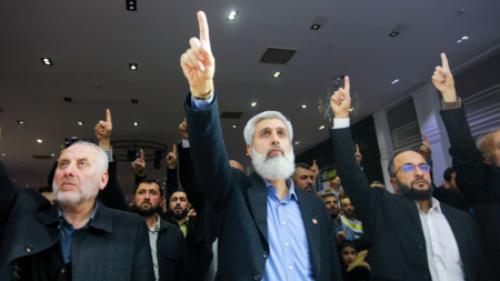 Liest Erdoğan die Leviten: Sektenführer Alparslan Kuytul (M.) au...