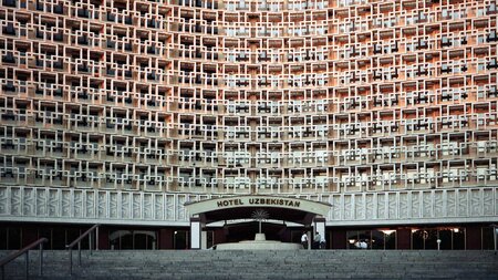 Symbol des Wiederaufbaus: Das 1974 fertiggestellte »Hotel Uzbeki...
