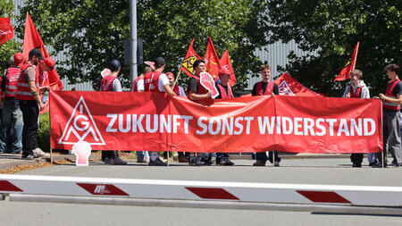VW-Beschäftigte protestieren gegen Abbaupläne (Chemnitz, 9.7.202...