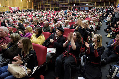 Mehrere hundert Zuhörer verfolgten die Podiumsdiskussion
in