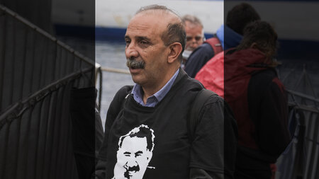 Yüksel Koç auf einer Demonstration für die Rechte der Kurden in ... Yüksel Koç auf einer Demonstration für die Rechte der Kurden in ...