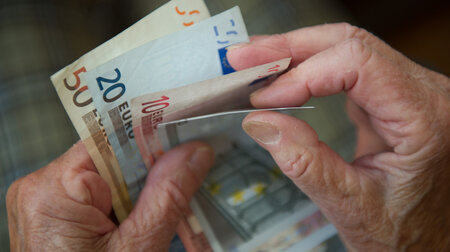 85 Euro sind tatsächlich fast nichts: Altersarmut ist in der BRD...
