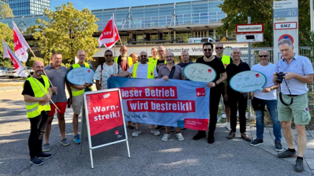 Mehr Druck, mehr Lohn: Kollegen streikten am Freitag bei der SZ-... Mehr Druck, mehr Lohn: Kollegen streikten am Freitag bei der SZ-...