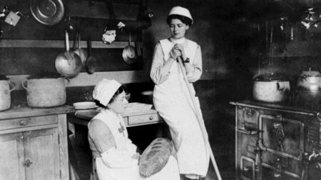 Britische Krankenpflegerinnen übernahmen im Ersten Weltkrieg auc... Britische Krankenpflegerinnen übernahmen im Ersten Weltkrieg auc...