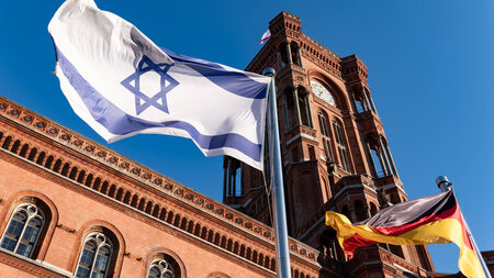 Israels Interessen werden im Berliner Rathaus verteidigt (23.8.2... Israels Interessen werden im Berliner Rathaus verteidigt (23.8.2...