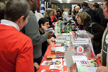 Bücher und Mojito im Angebot – Reger Andrang im
Foyer